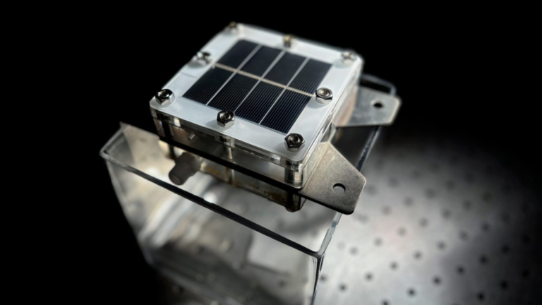 Solar-powered system generates green hydrogen and clean water from seawater, cutting costs and solving water scarcity