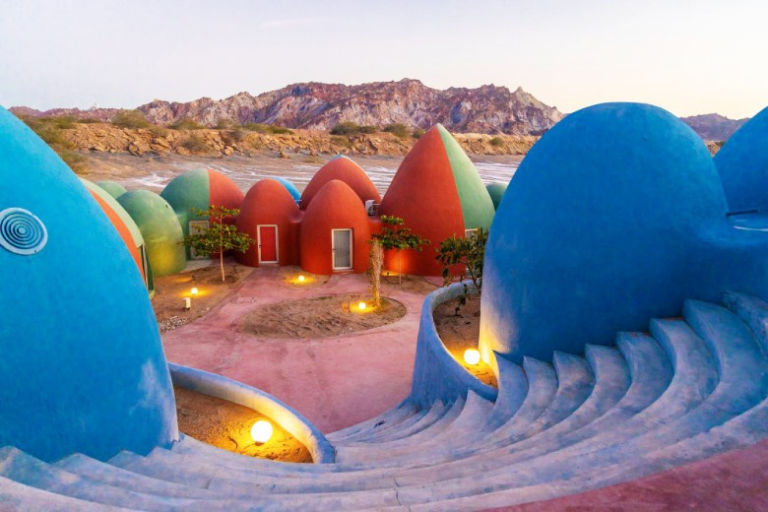 When greenwashing overwrites ecology at the superadobe Majara Residence, Hormuz Island, Iran