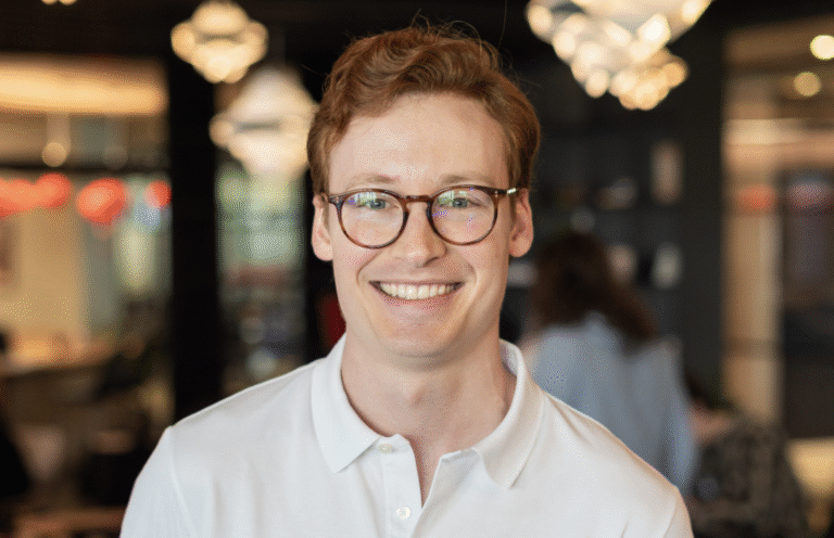 Earth building with Dead Sea salt bricks